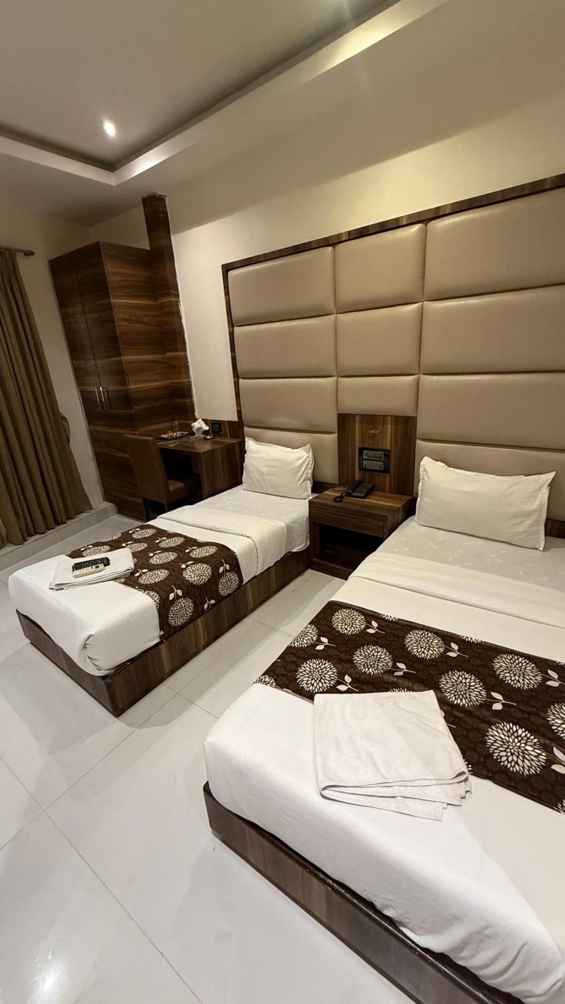 M E R I T O N Hotel T-2 Mumbai Dış mekan fotoğraf