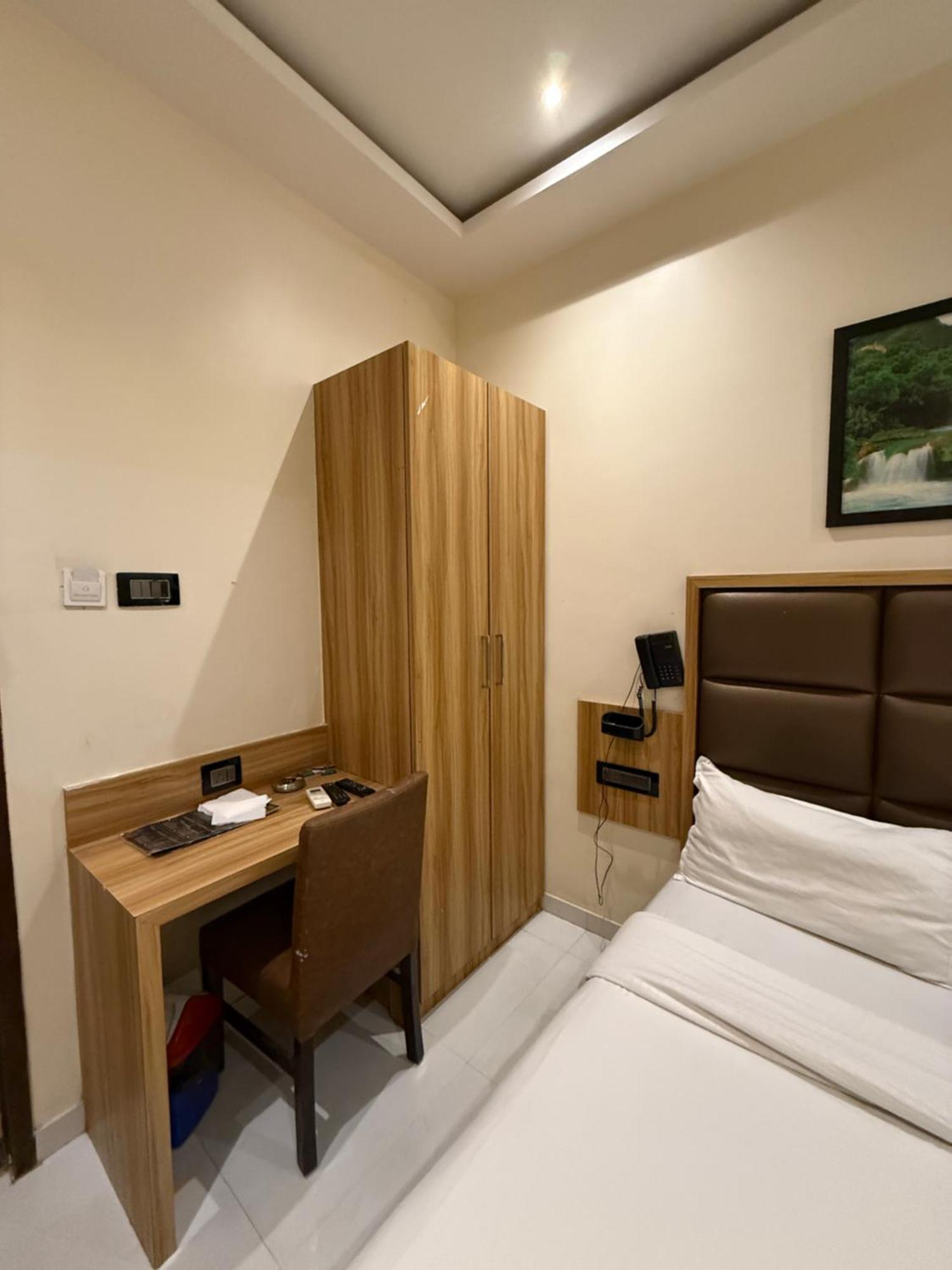 M E R I T O N Hotel T-2 Mumbai Dış mekan fotoğraf